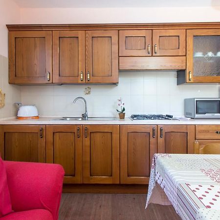 Appartamenti In Villa Con Ampio Giardino Esterno โปซาดา ภายนอก รูปภาพ