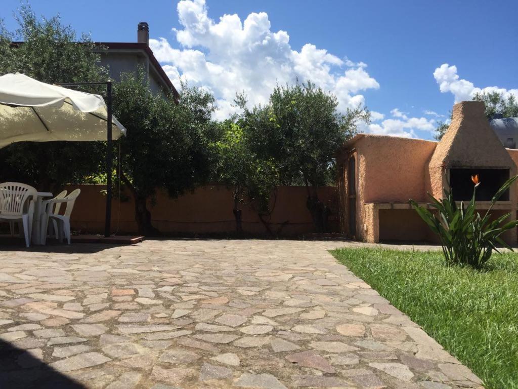 Appartamenti In Villa Con Ampio Giardino Esterno โปซาดา ภายนอก รูปภาพ