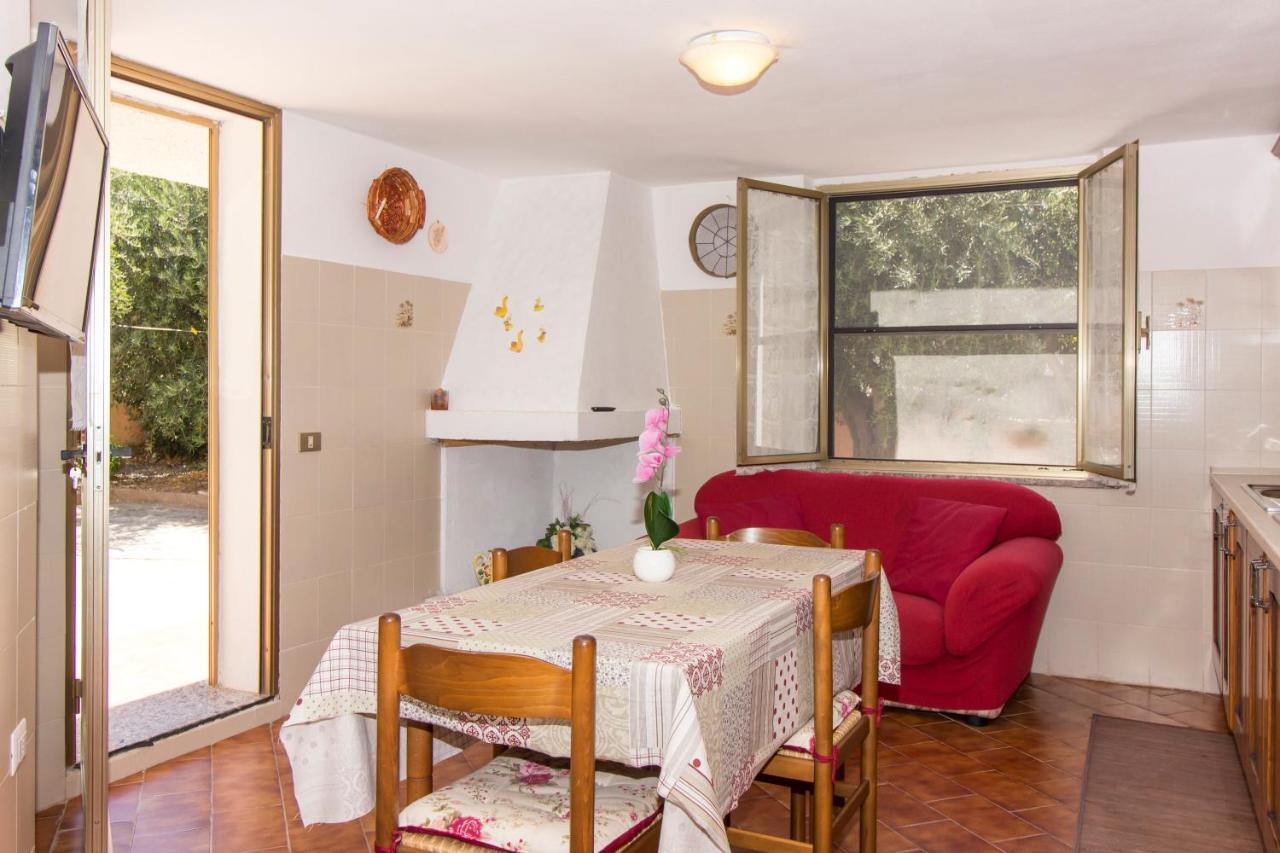Appartamenti In Villa Con Ampio Giardino Esterno โปซาดา ภายนอก รูปภาพ