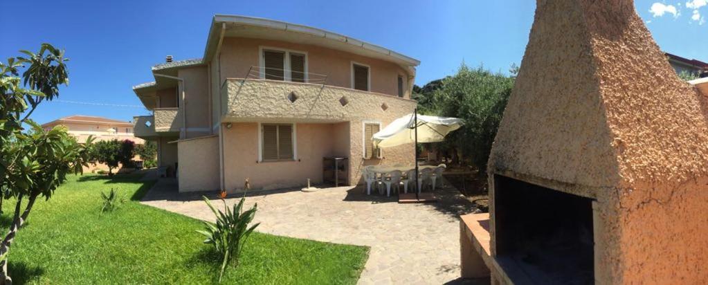 Appartamenti In Villa Con Ampio Giardino Esterno โปซาดา ภายนอก รูปภาพ