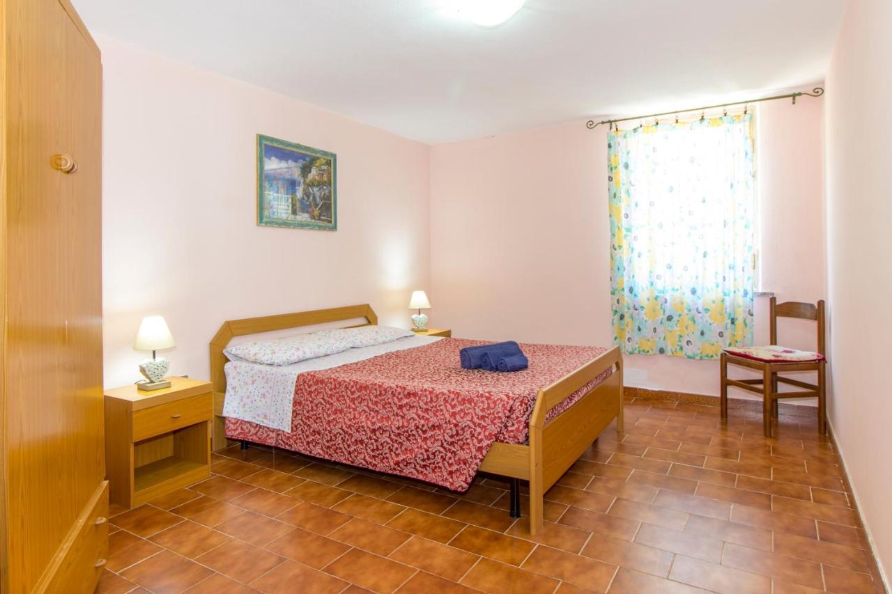 Appartamenti In Villa Con Ampio Giardino Esterno โปซาดา ภายนอก รูปภาพ
