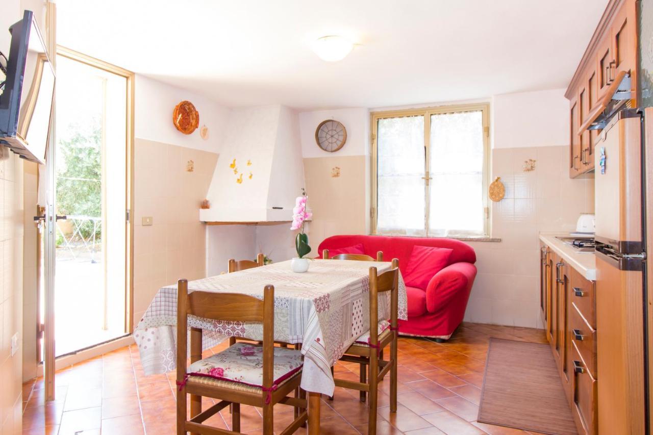 Appartamenti In Villa Con Ampio Giardino Esterno โปซาดา ภายนอก รูปภาพ