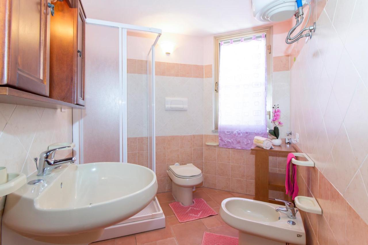 Appartamenti In Villa Con Ampio Giardino Esterno โปซาดา ภายนอก รูปภาพ