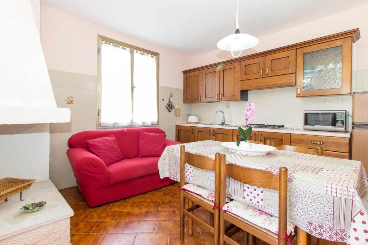Appartamenti In Villa Con Ampio Giardino Esterno โปซาดา ภายนอก รูปภาพ
