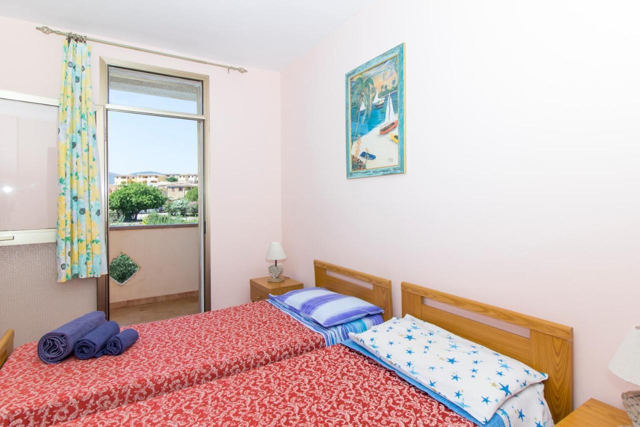 Appartamenti In Villa Con Ampio Giardino Esterno โปซาดา ภายนอก รูปภาพ