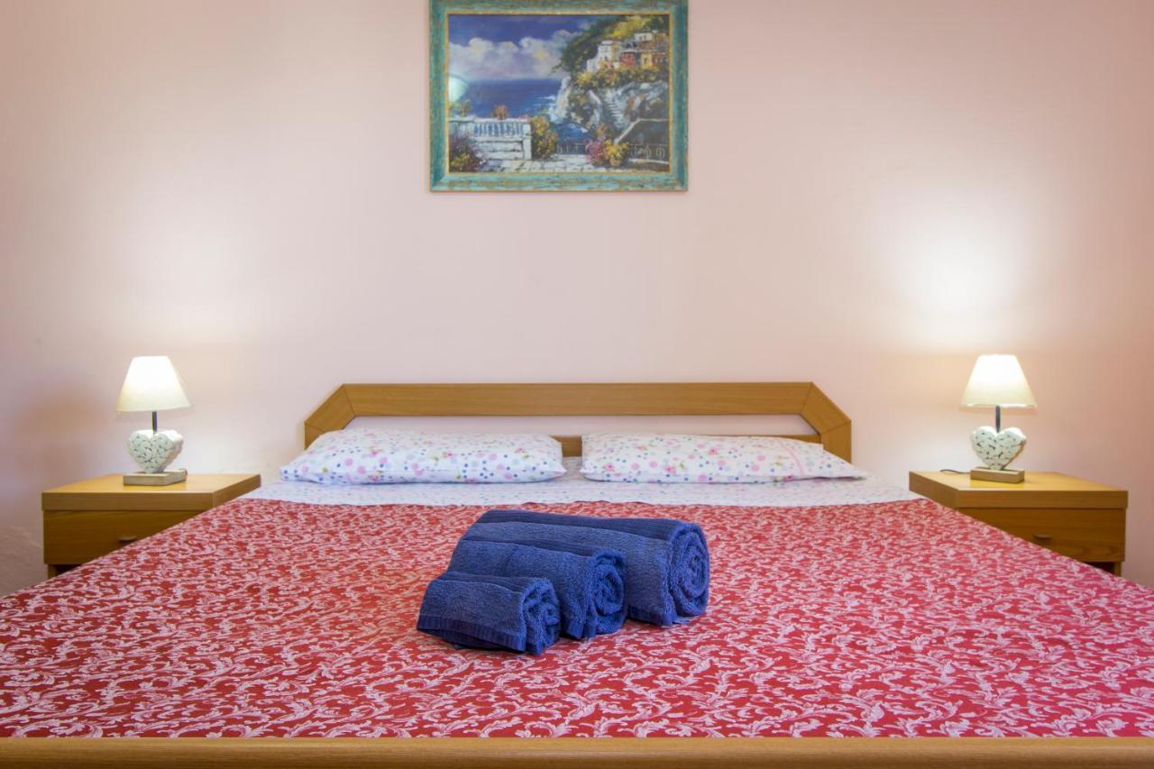 Appartamenti In Villa Con Ampio Giardino Esterno โปซาดา ภายนอก รูปภาพ