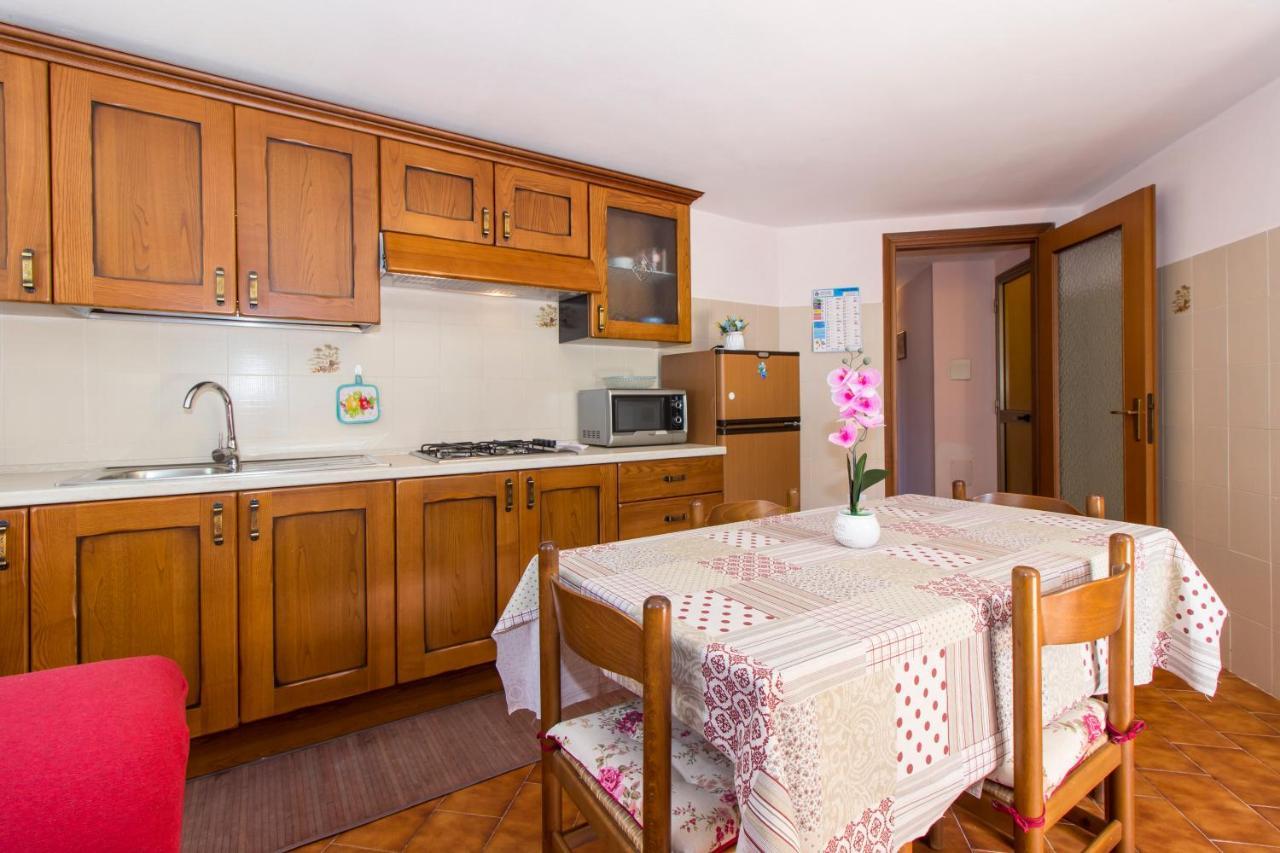 Appartamenti In Villa Con Ampio Giardino Esterno โปซาดา ภายนอก รูปภาพ