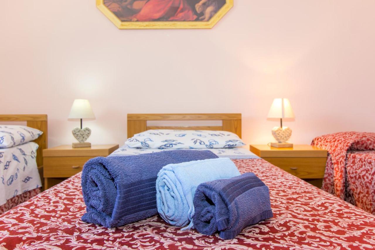 Appartamenti In Villa Con Ampio Giardino Esterno โปซาดา ภายนอก รูปภาพ