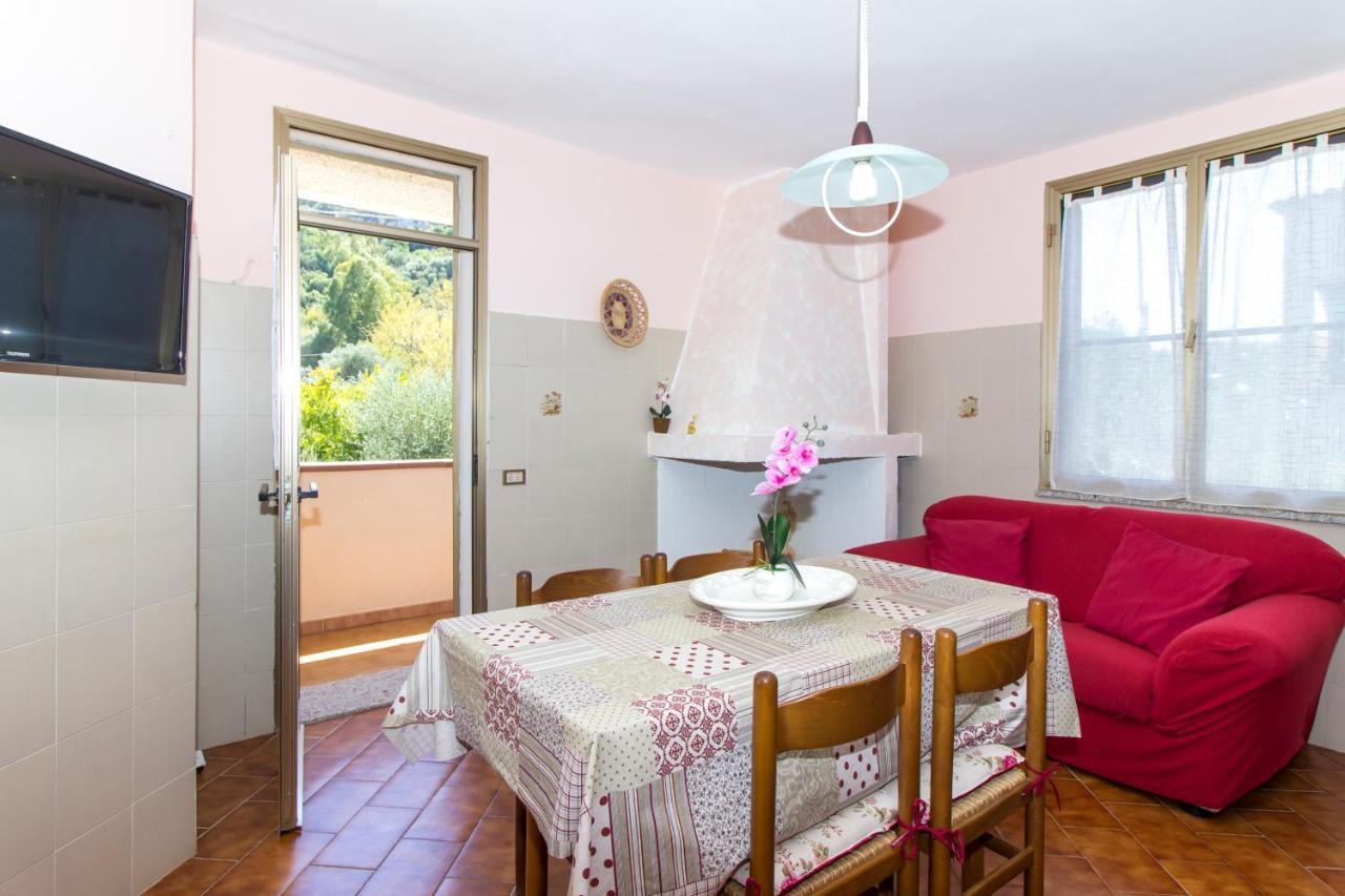 Appartamenti In Villa Con Ampio Giardino Esterno โปซาดา ภายนอก รูปภาพ