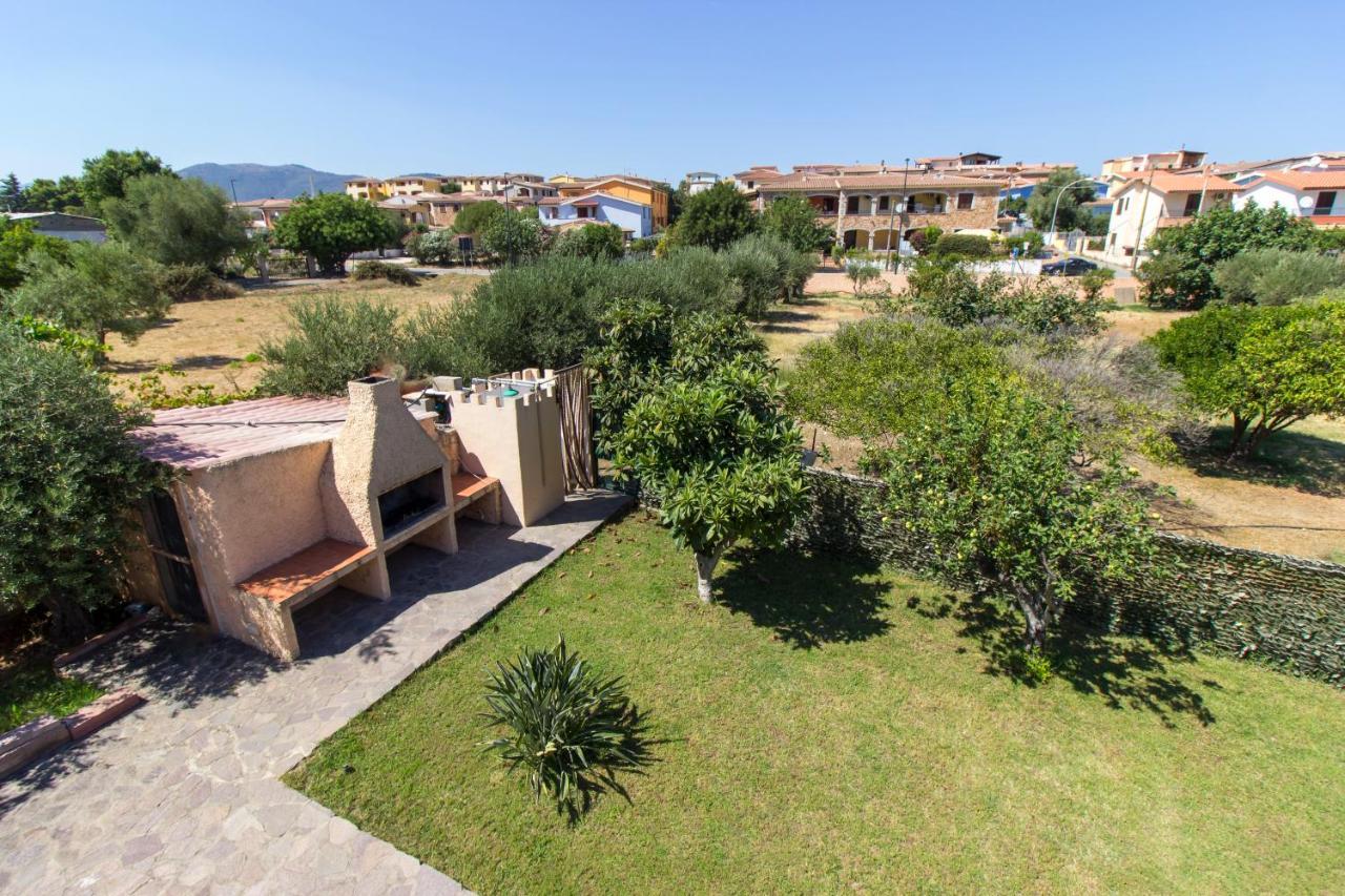 Appartamenti In Villa Con Ampio Giardino Esterno โปซาดา ภายนอก รูปภาพ