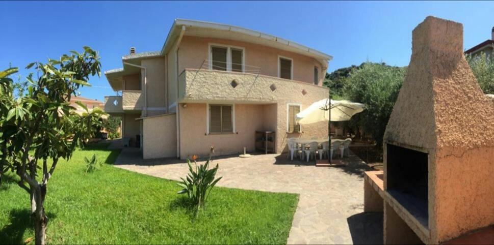 Appartamenti In Villa Con Ampio Giardino Esterno โปซาดา ภายนอก รูปภาพ