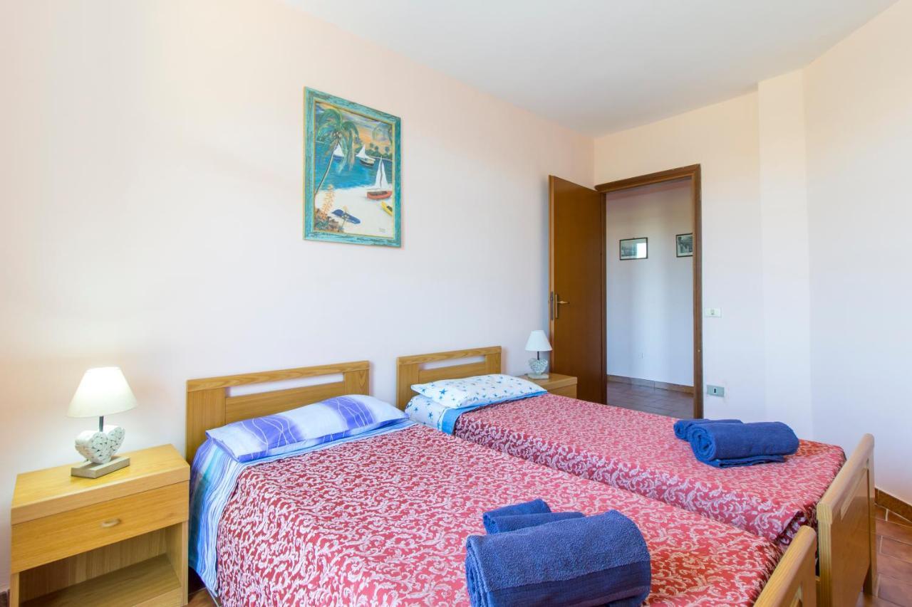 Appartamenti In Villa Con Ampio Giardino Esterno โปซาดา ภายนอก รูปภาพ