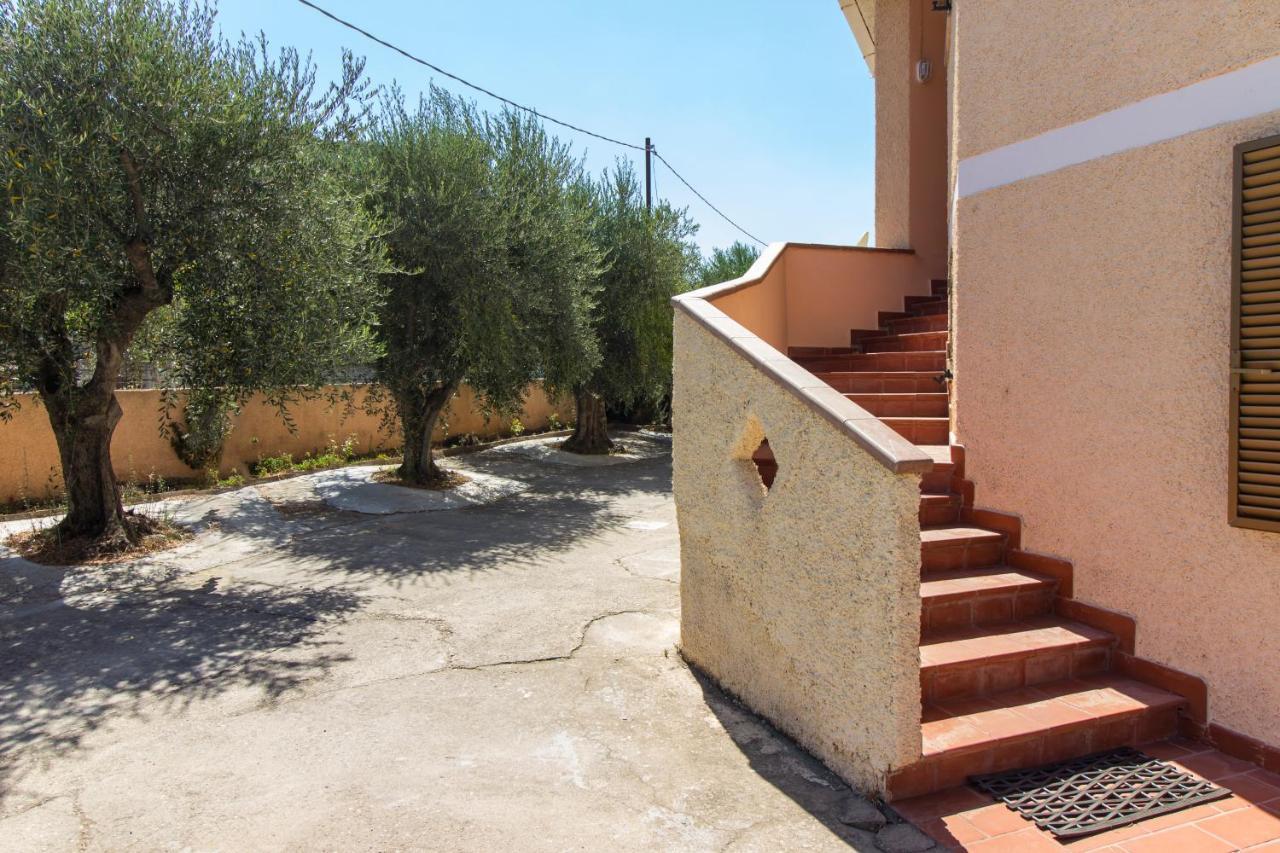 Appartamenti In Villa Con Ampio Giardino Esterno โปซาดา ภายนอก รูปภาพ
