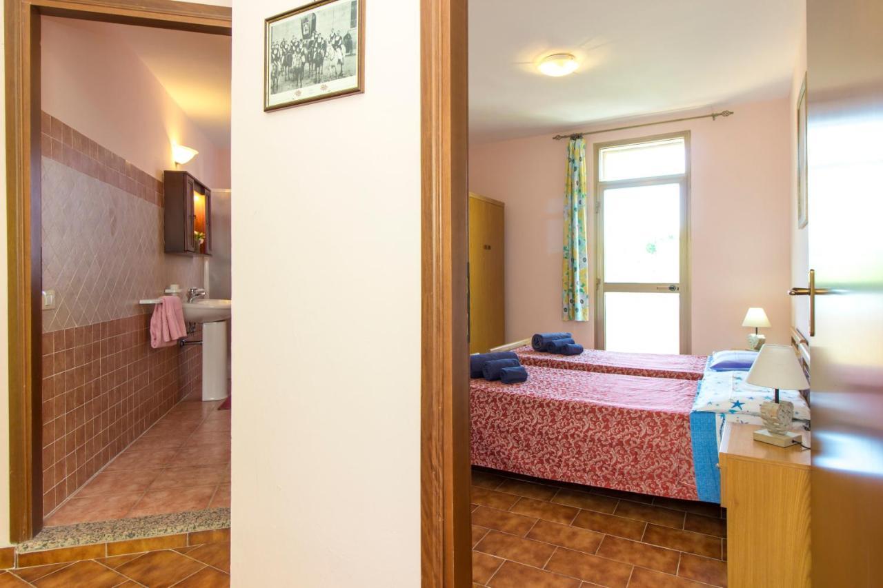 Appartamenti In Villa Con Ampio Giardino Esterno โปซาดา ภายนอก รูปภาพ