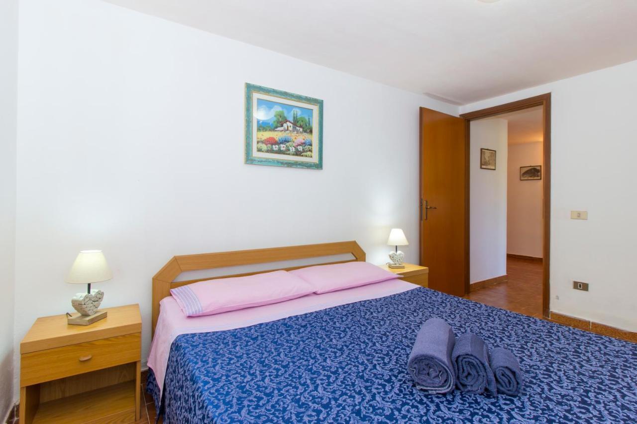 Appartamenti In Villa Con Ampio Giardino Esterno โปซาดา ภายนอก รูปภาพ