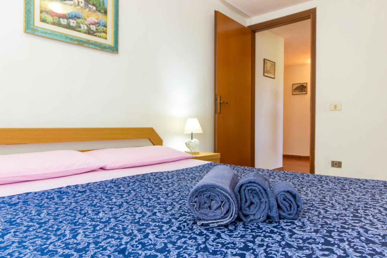 Appartamenti In Villa Con Ampio Giardino Esterno โปซาดา ภายนอก รูปภาพ