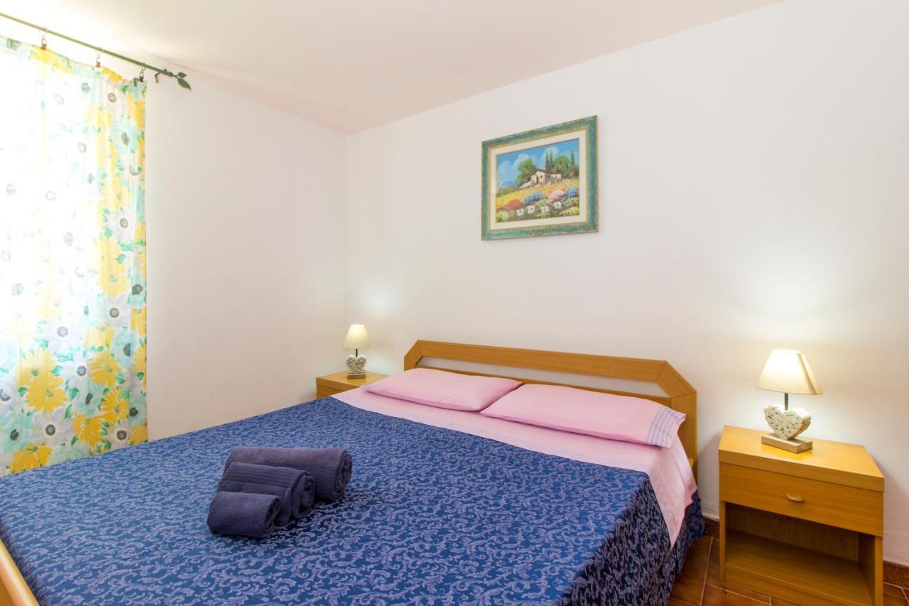 Appartamenti In Villa Con Ampio Giardino Esterno โปซาดา ภายนอก รูปภาพ
